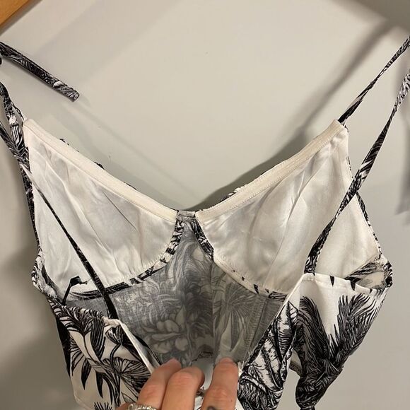 Missguided Corset Style Cropped Top - Picture 7 of 9